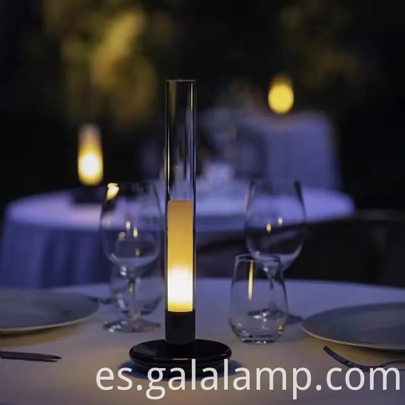 Lámpara de mesa moderna elegante con carga USB para dormitorio y bistro